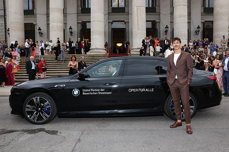 Florian David Fitz kommt zu „BMW x Oper für alle“ in der Bayerische Staatsoper. (Photo by Gerald Matzka/ProjectImages für BMW) 